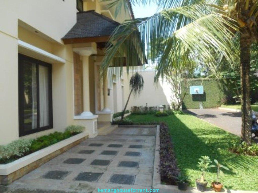 Family House for Rent in Pejaten Barat Compound