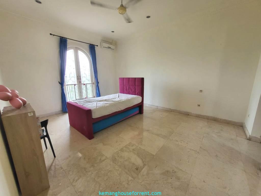 Landed house for rent in Ampera