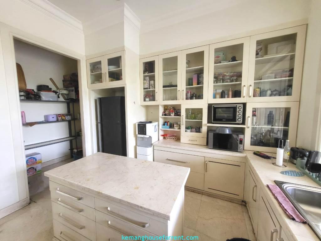 Landed house for rent in Ampera