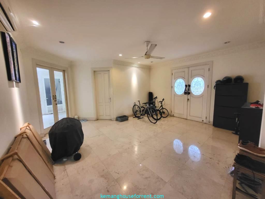 Landed house for rent in Ampera