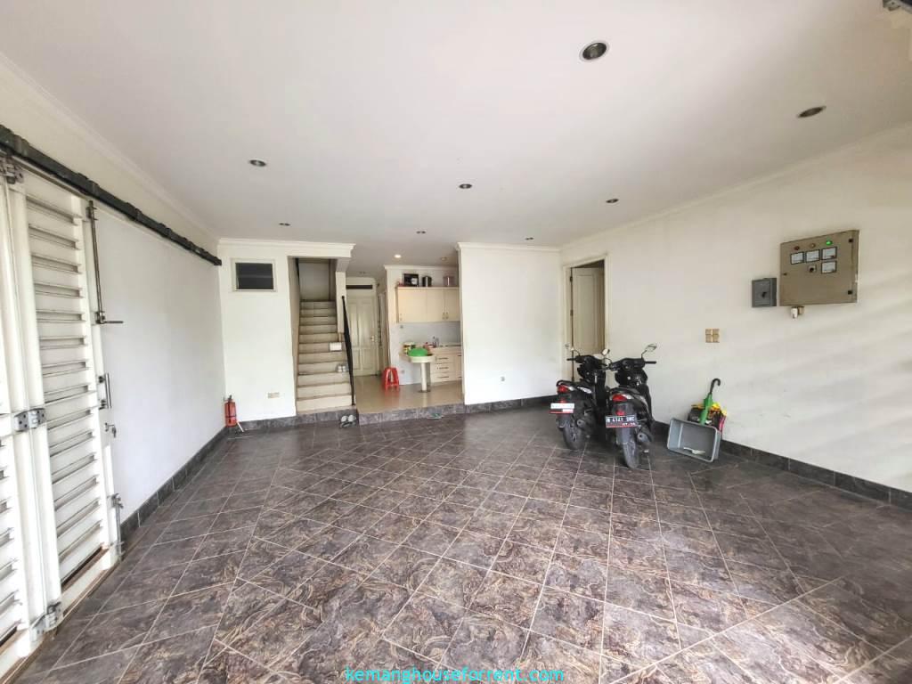 Landed house for rent in Ampera
