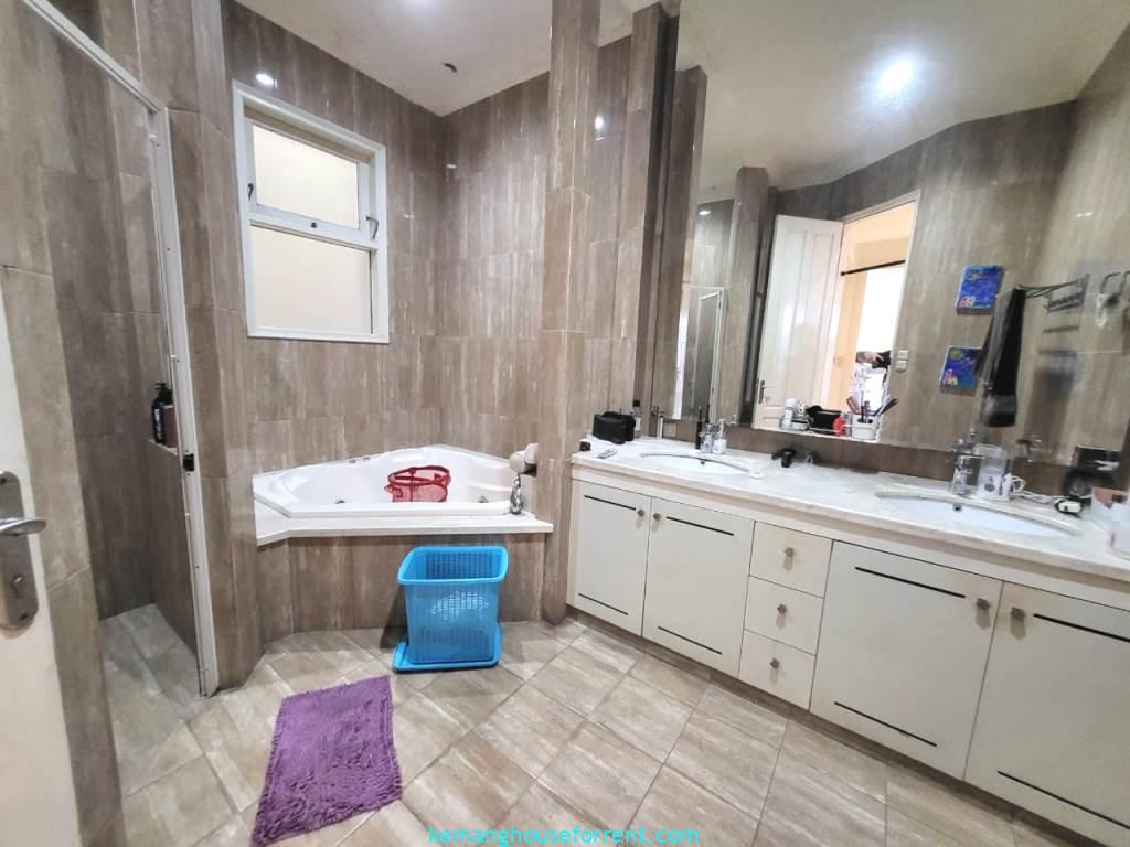 Landed house for rent in Ampera