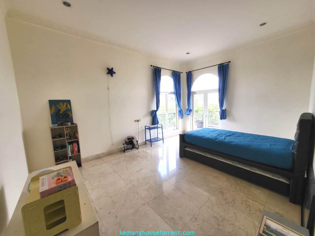 Landed house for rent in Ampera