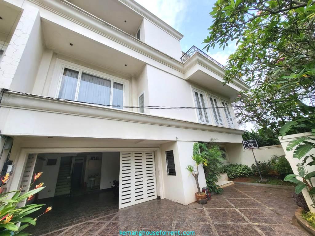 Landed house for rent in Ampera