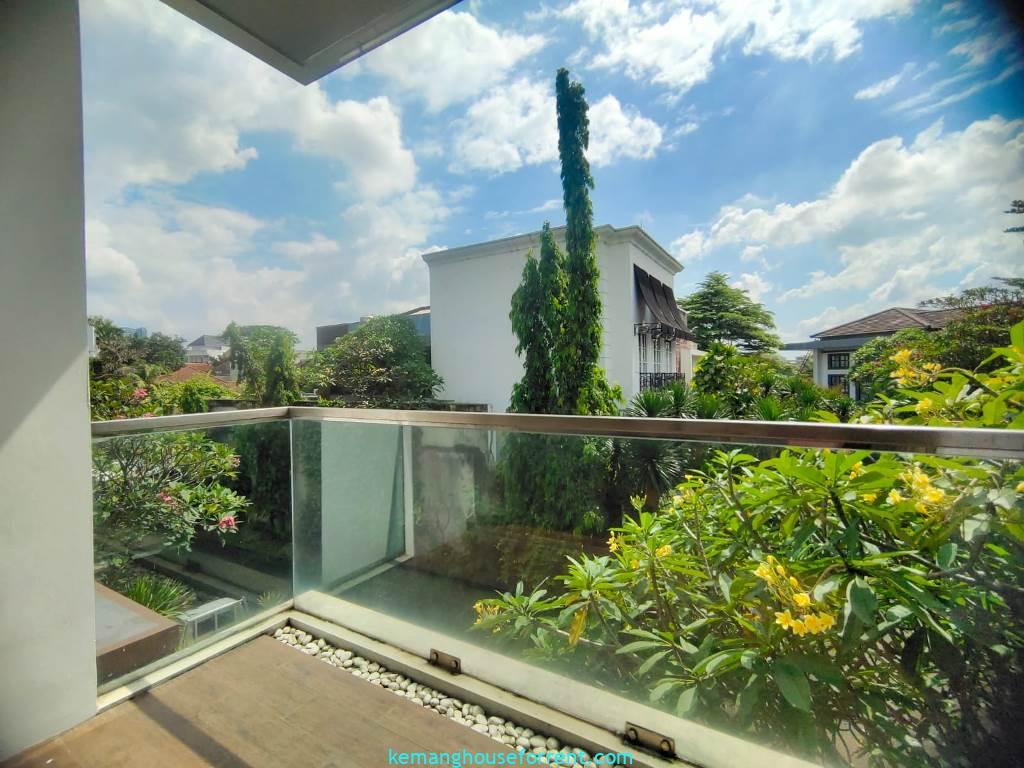 Minimalist Townhouse for Rent in Pejaten Barat