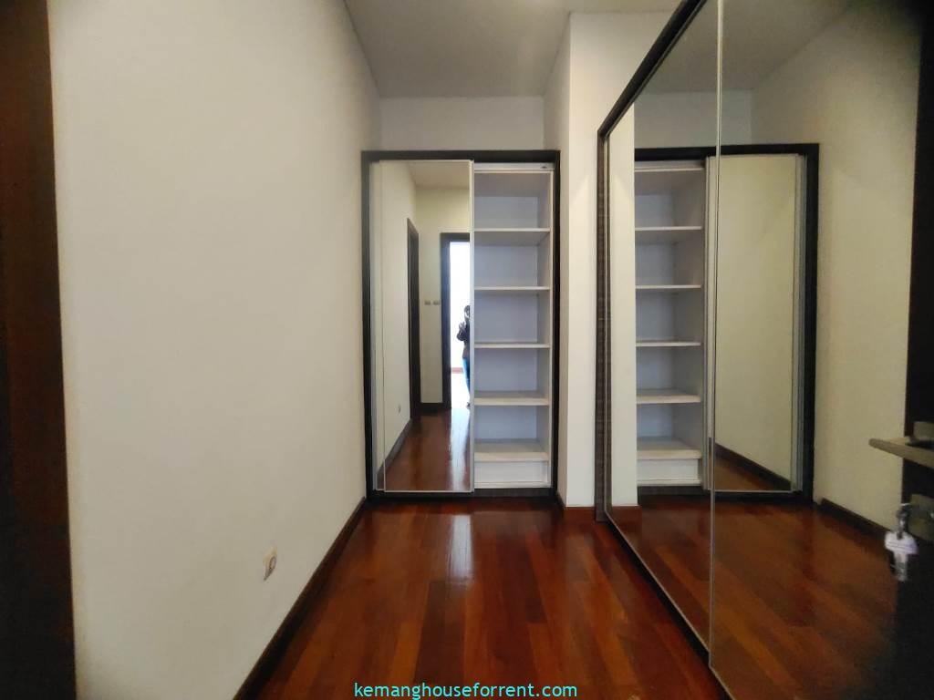Minimalist Townhouse for Rent in Pejaten Barat