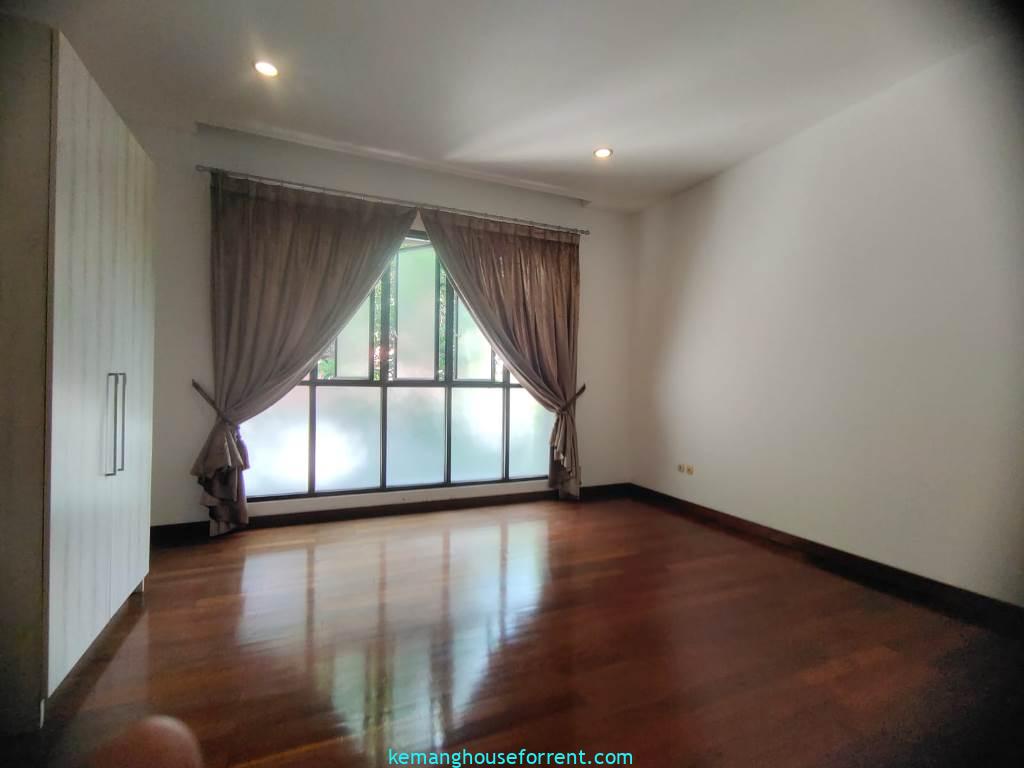 Minimalist Townhouse for Rent in Pejaten Barat