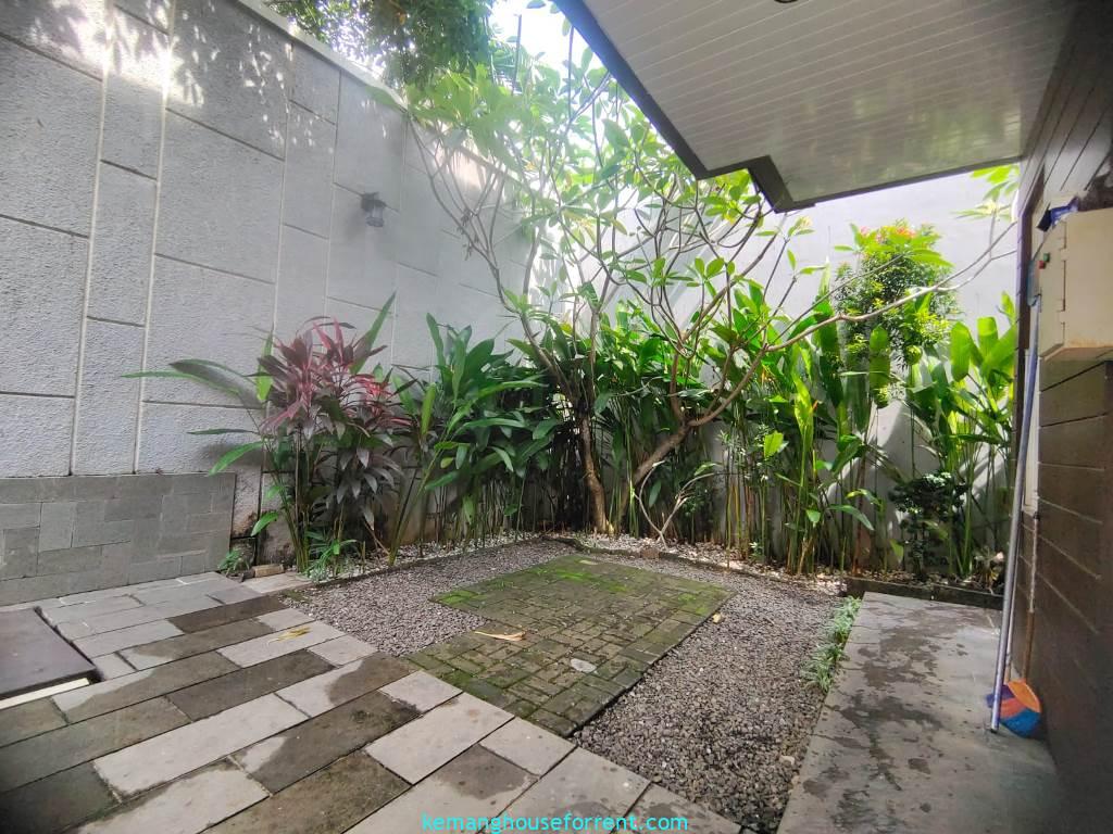 Minimalist Townhouse for Rent in Pejaten Barat