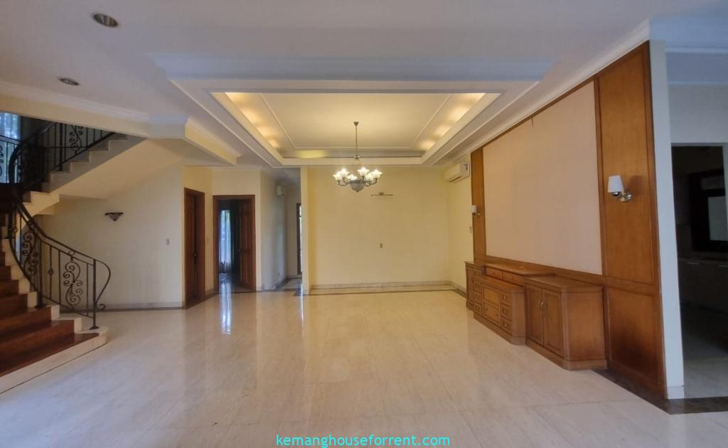 4-BR house with private pool for rent in Pondok Indah