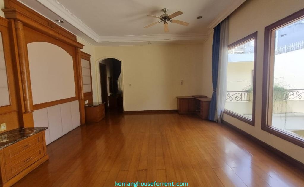 4-BR house with private pool for rent in Pondok Indah