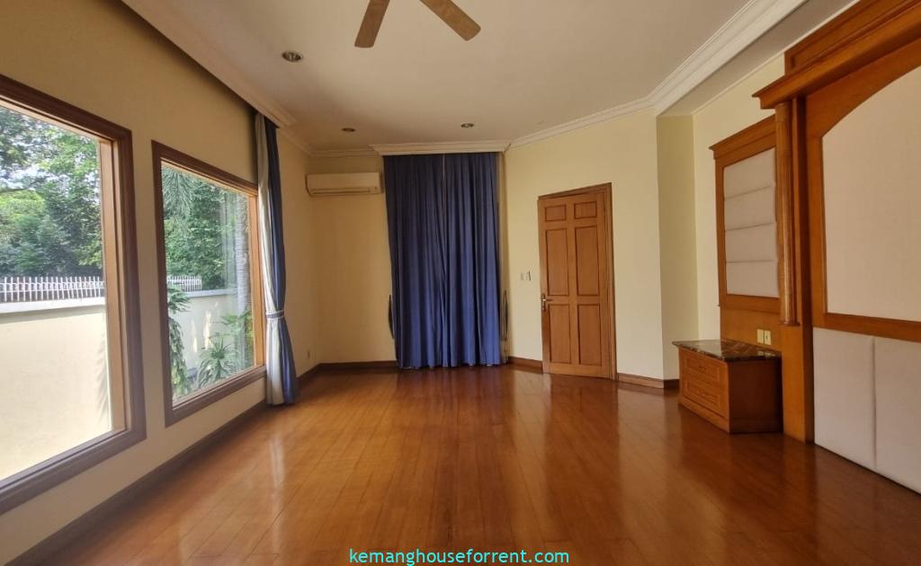 4-BR house with private pool for rent in Pondok Indah