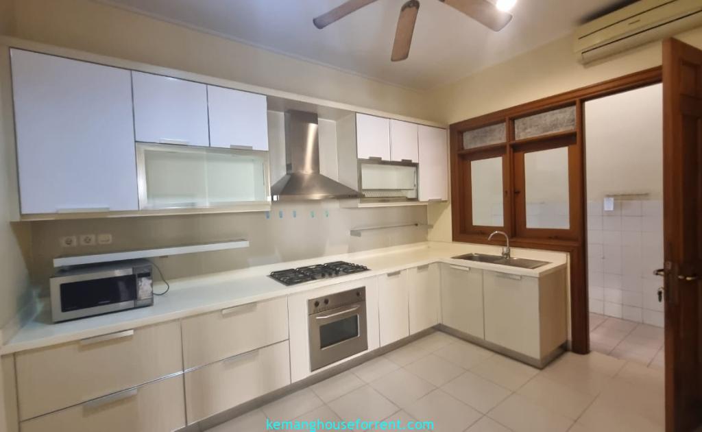 4-BR house with private pool for rent in Pondok Indah