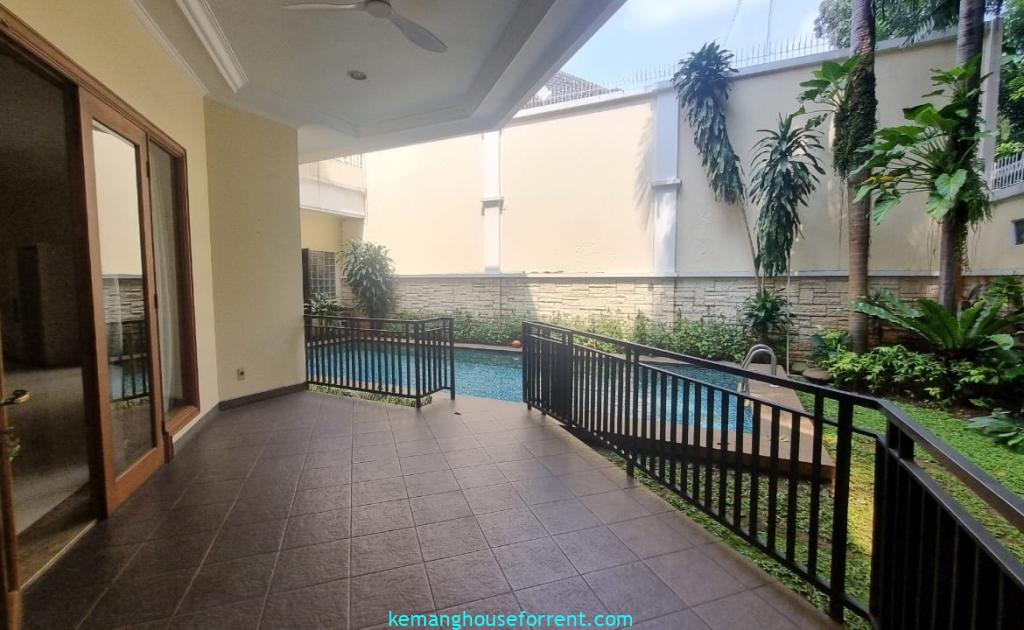 4-BR house with private pool for rent in Pondok Indah