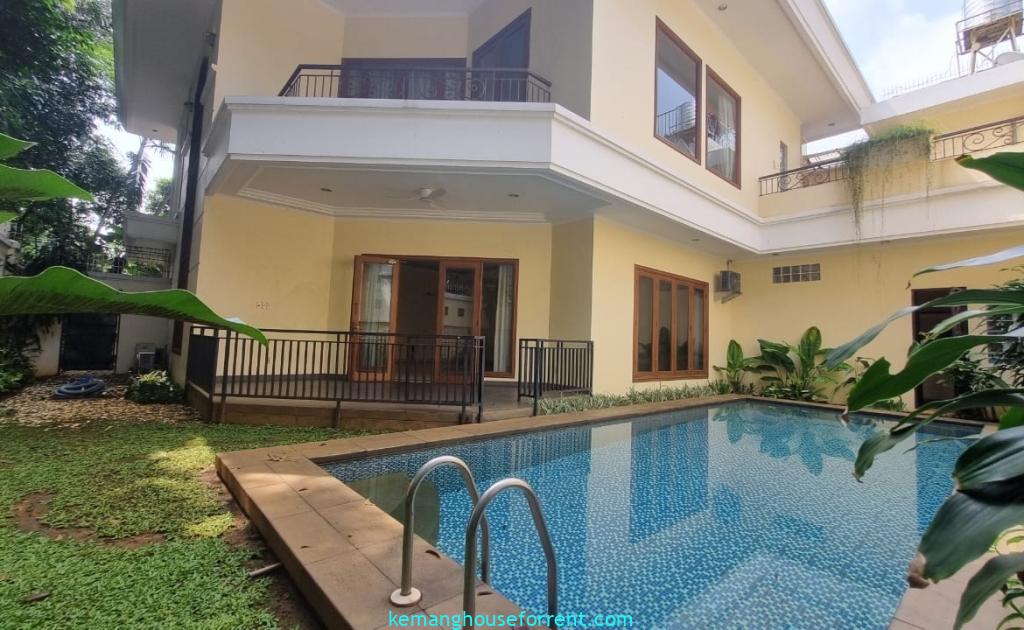 4-BR house with private pool for rent in Pondok Indah