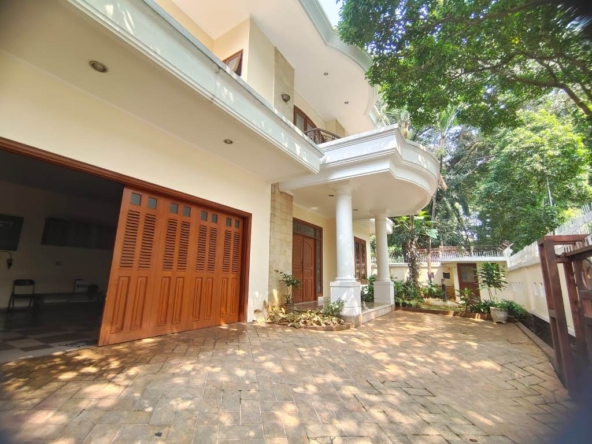4-BR house with private pool for rent in Pondok Indah