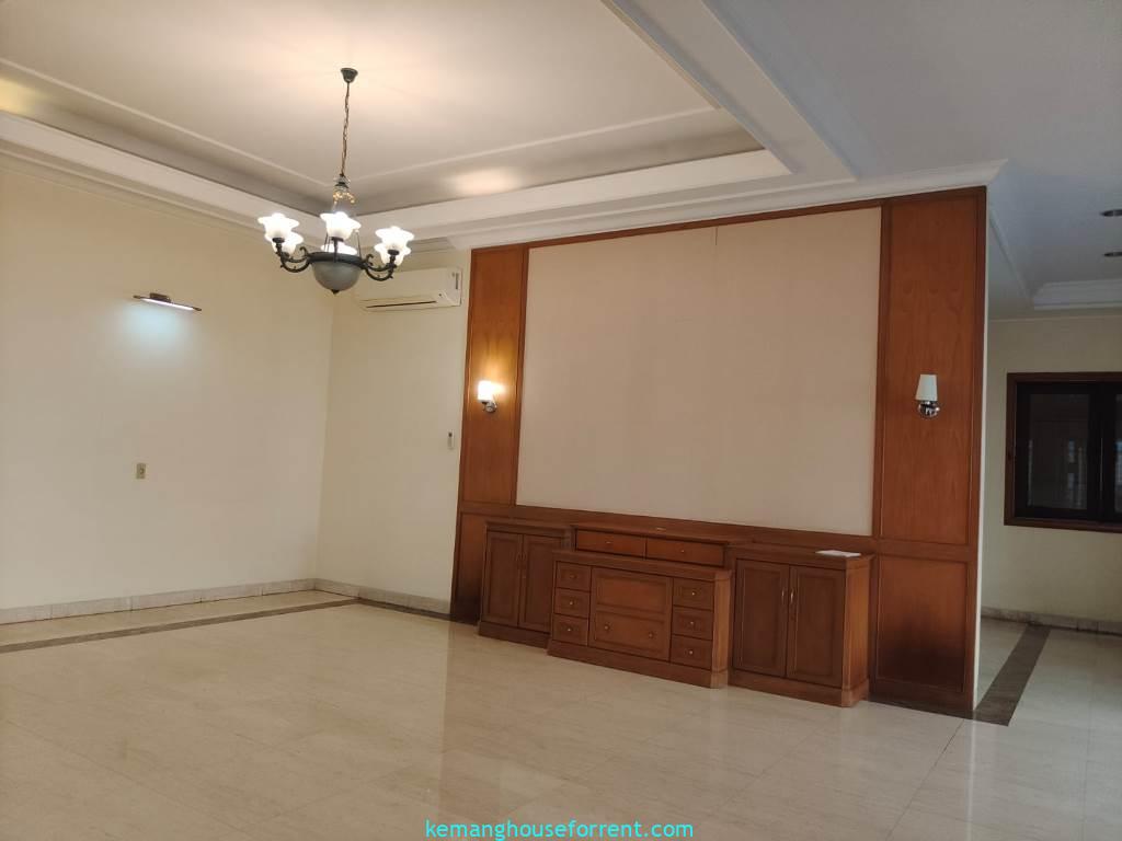 4-BR house with private pool for rent in Pondok Indah