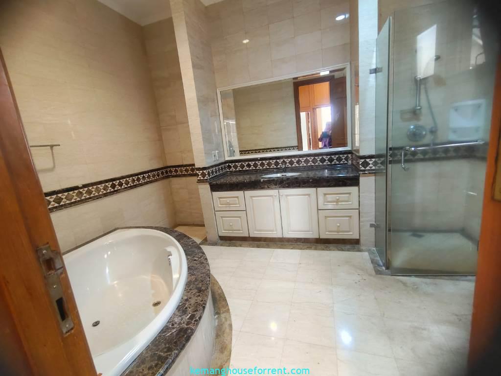 4-BR house with private pool for rent in Pondok Indah