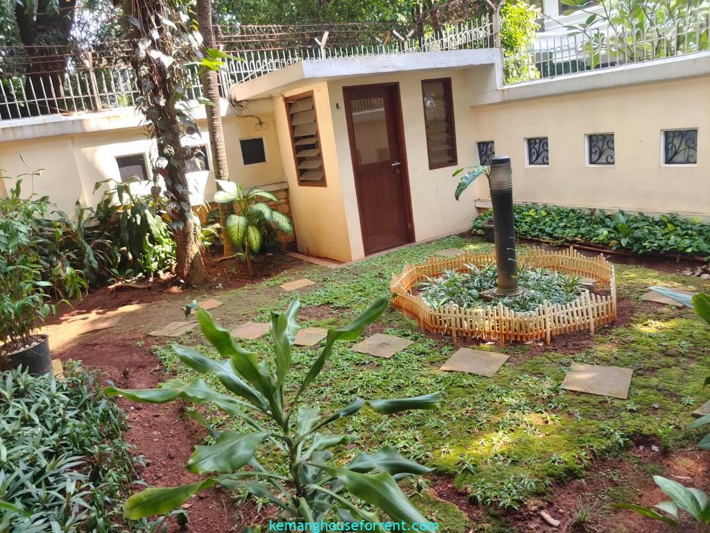 4-BR house with private pool for rent in Pondok Indah