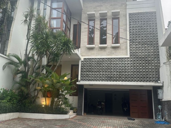 5 Bedroom Minimalist House with Private Pool in Kemang
