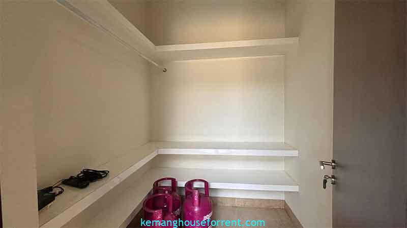 Elegant 4-Bedroom House with Private Pool in Executive Paradise 5