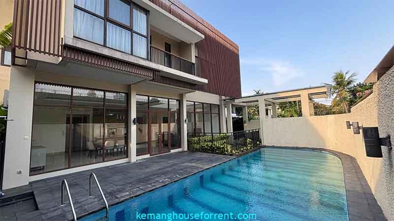 Elegant 4-Bedroom House with Private Pool in Executive Paradise