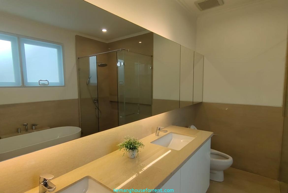Executive Paradise KAv H Spacious 5 Bedroom House for Rent (11)