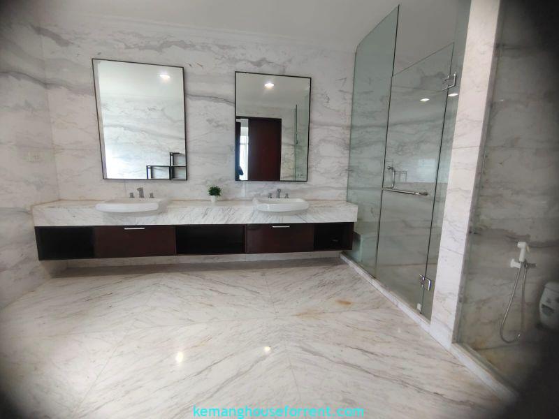 Luxury 3-Bedroom Apartment for Rent at Dharmawangsa Essence East Tower 35is (13)