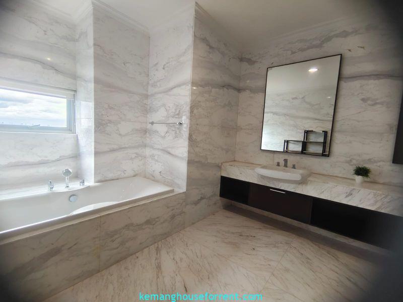 Luxury 3-Bedroom Apartment for Rent at Dharmawangsa Essence East Tower 35is (14)
