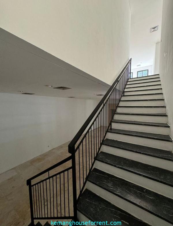 Dijual Bangunan Gedung 3 Lantai di Jl. Taman Kemang (11)