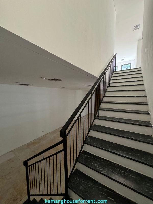 Dijual Bangunan Gedung 3 Lantai di Jl. Taman Kemang (11)