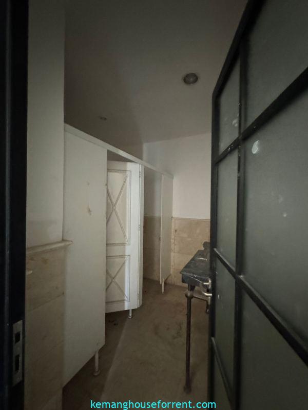 Dijual Bangunan Gedung 3 Lantai di Jl. Taman Kemang (14)