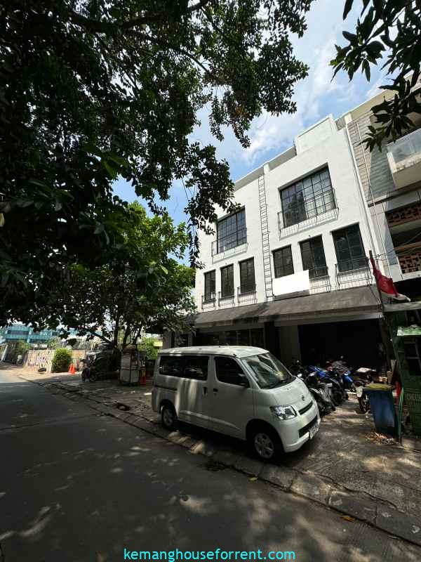 Dijual Bangunan Gedung 3 Lantai di Jl. Taman Kemang (2)
