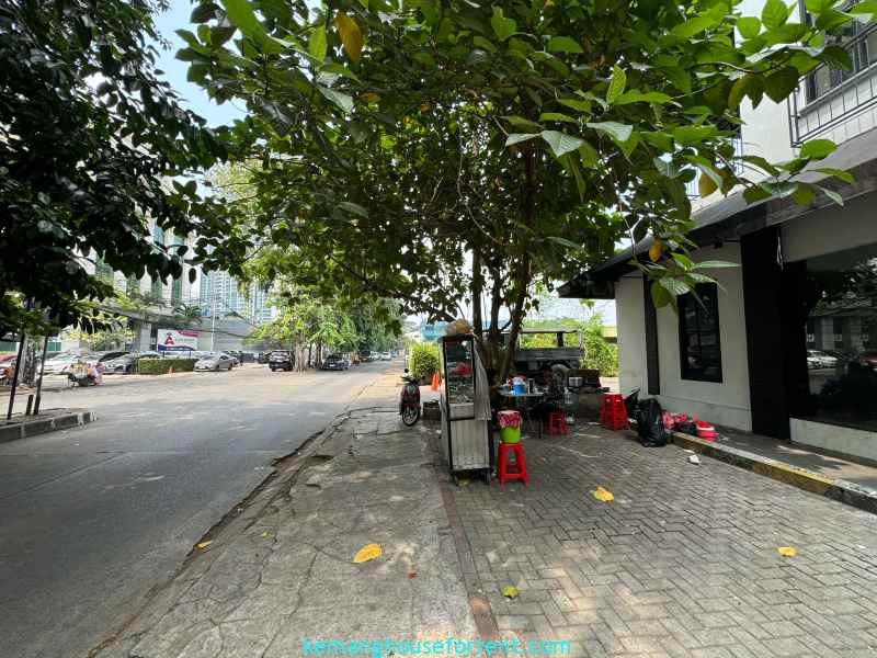 Dijual Bangunan Gedung 3 Lantai di Jl. Taman Kemang (3)