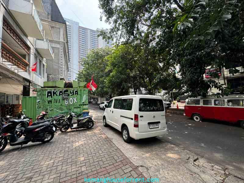 Dijual Bangunan Gedung 3 Lantai di Jl. Taman Kemang (4)