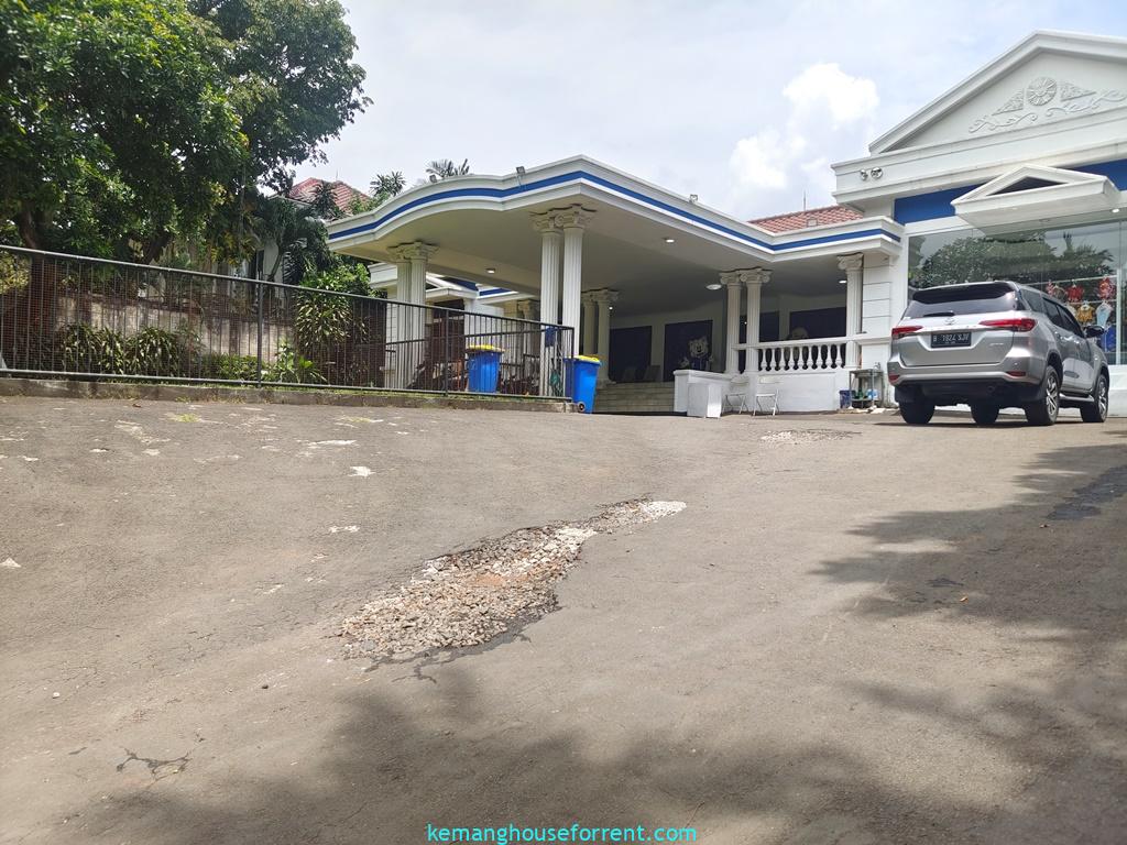 Dijual rumah mewah di Kemang Selatan