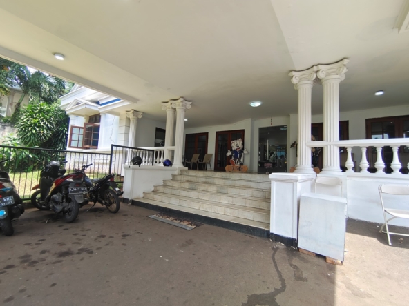 Dijual rumah mewah di Kemang Selatan