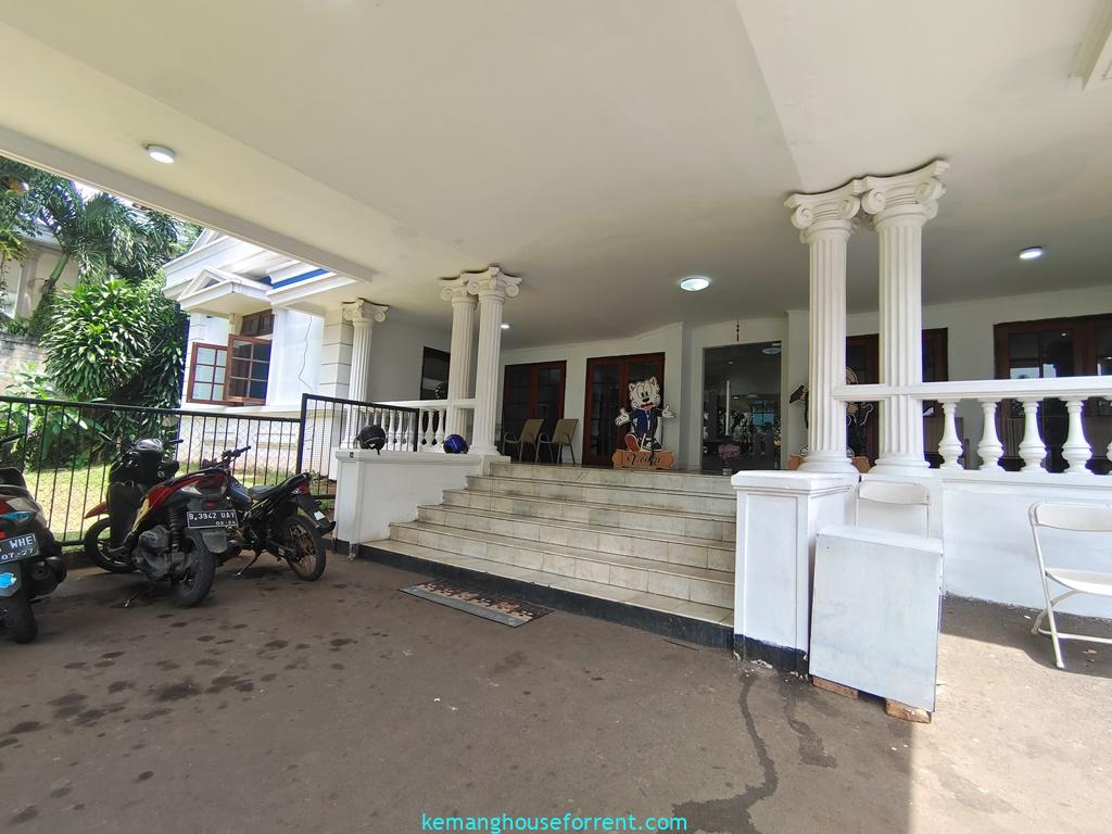 Dijual rumah mewah di Kemang Selatan