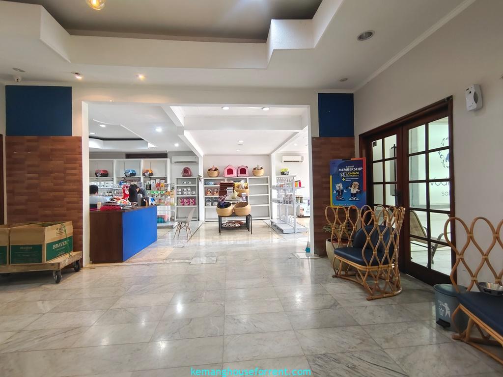 Dijual rumah mewah di Kemang Selatan