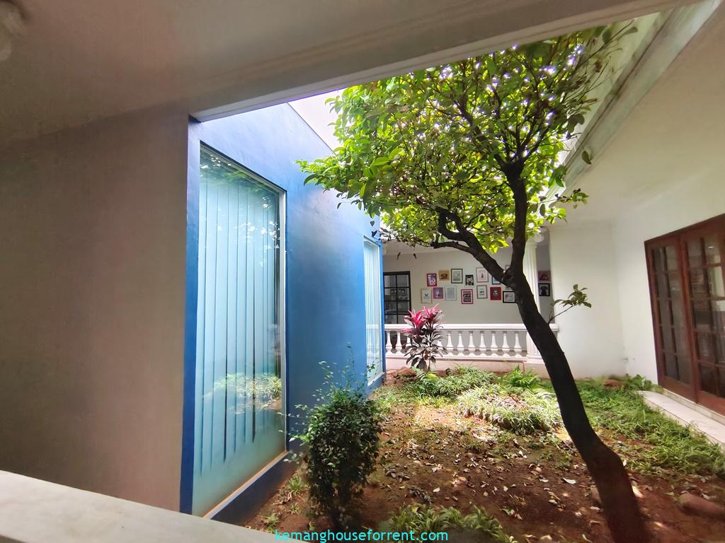 Dijual rumah mewah di Kemang Selatan