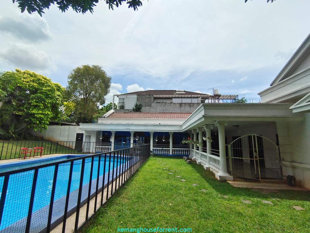 Dijual rumah mewah di Kemang Selatan