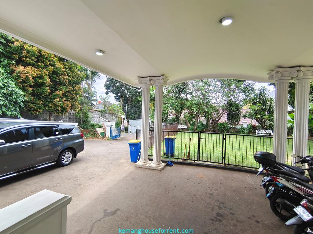 Dijual rumah mewah di Kemang Selatan