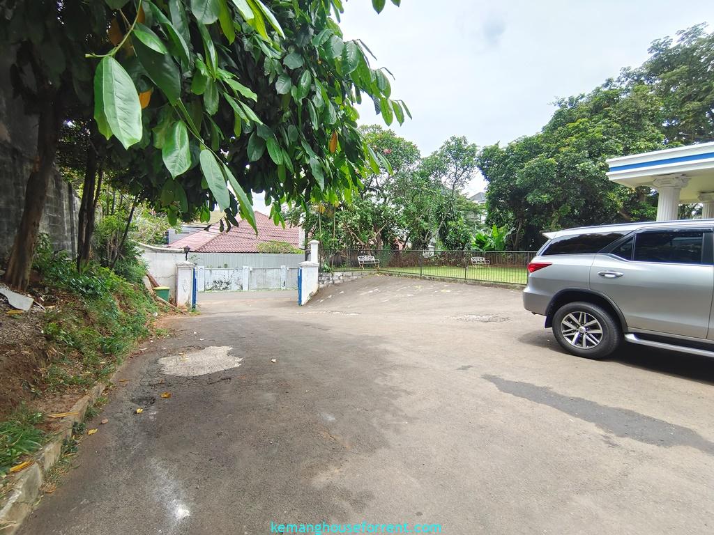 Dijual rumah mewah di Kemang Selatan
