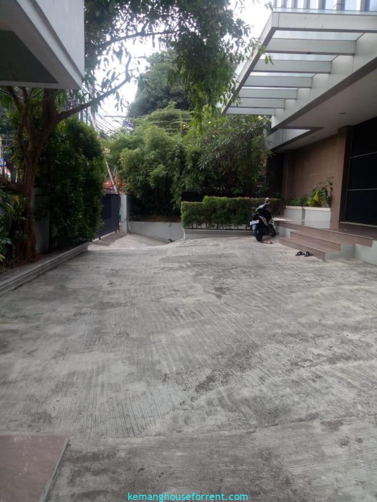 Gedung kantor disewakan Raden Saleh