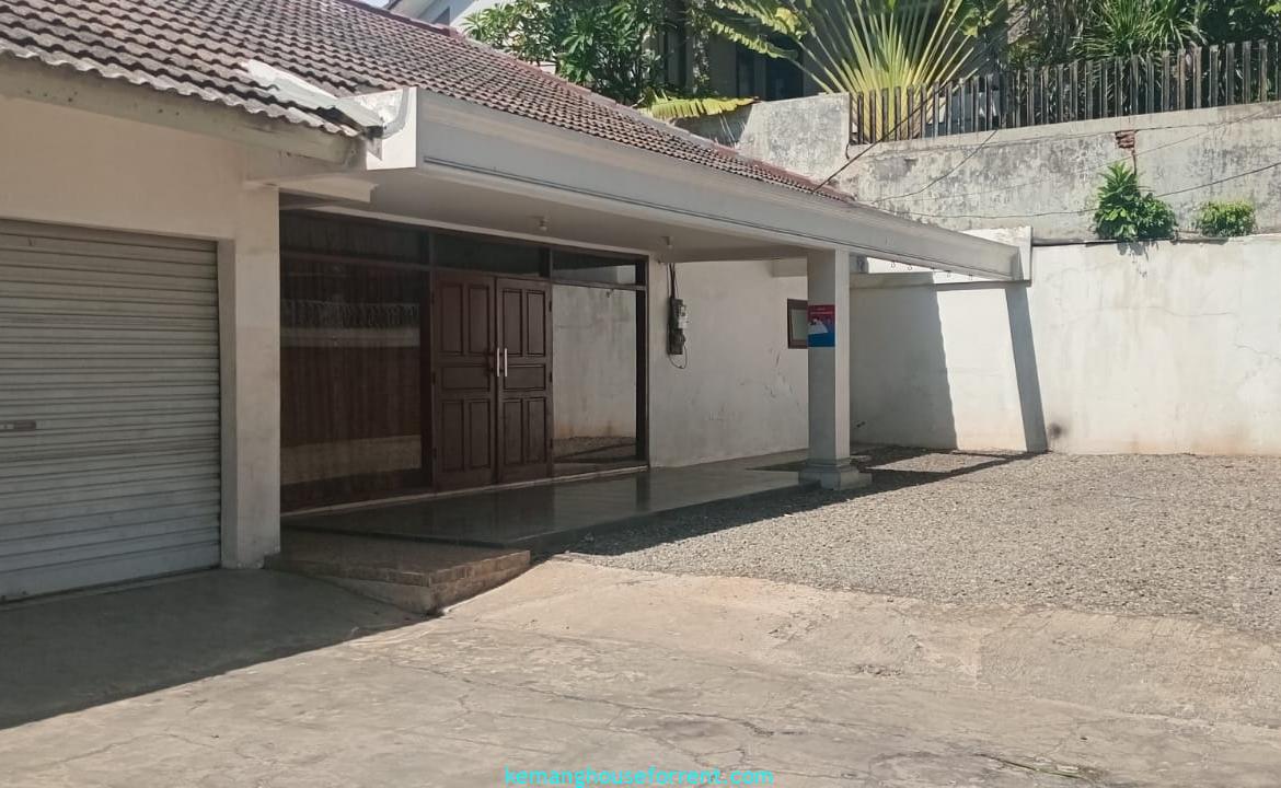 Dijual Rumah Luas di Kemang Area