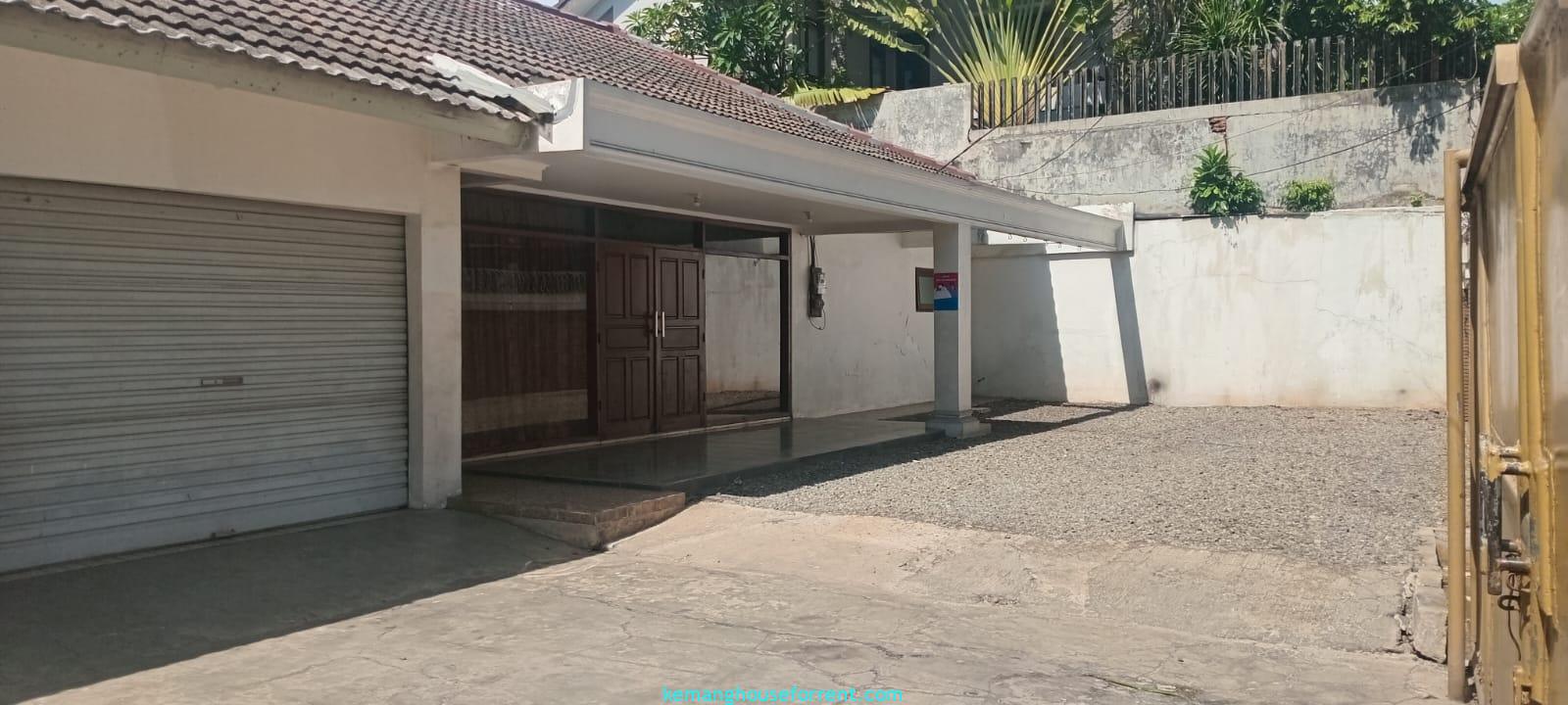Dijual Rumah Luas di Kemang Area