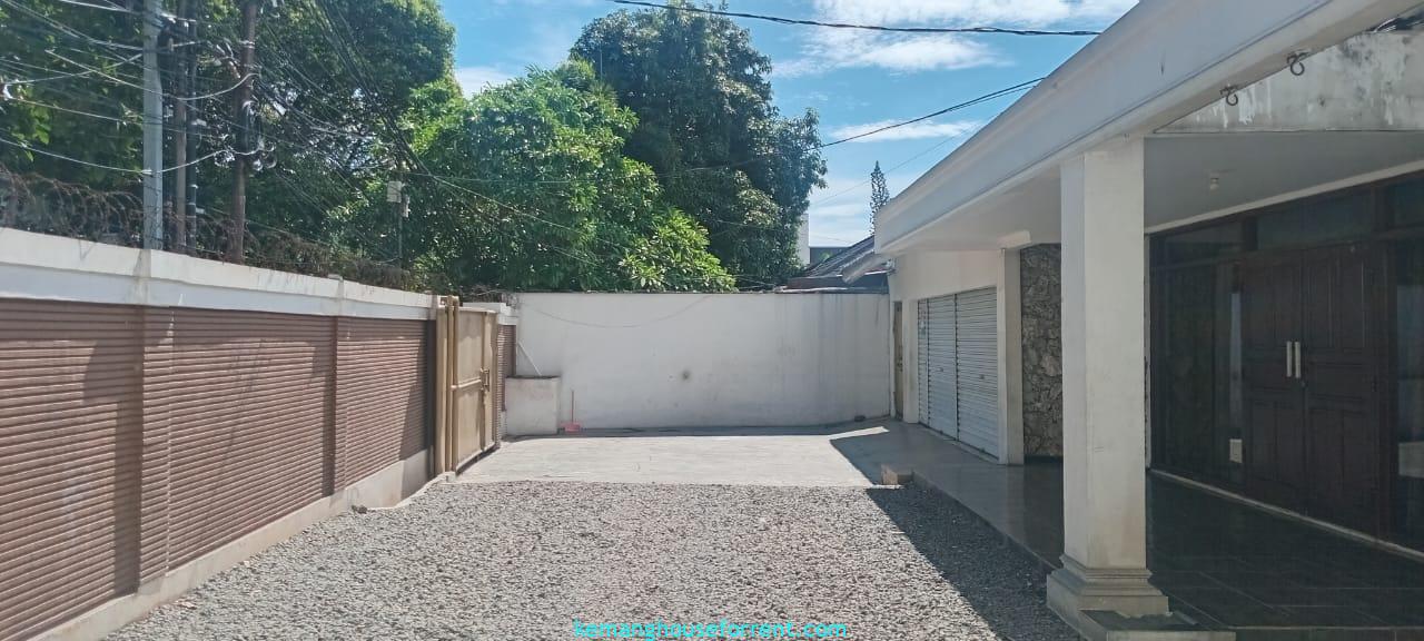 Dijual Rumah Luas di Kemang Area