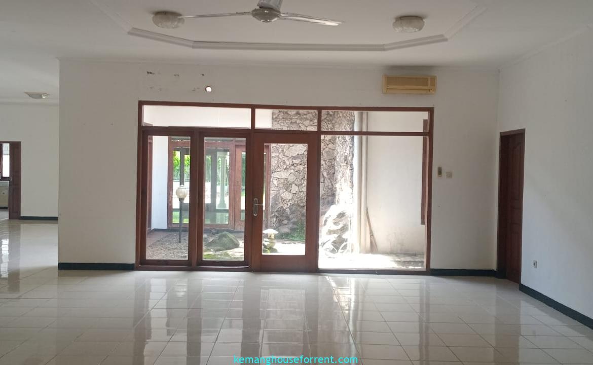Dijual Rumah Luas di Kemang Area