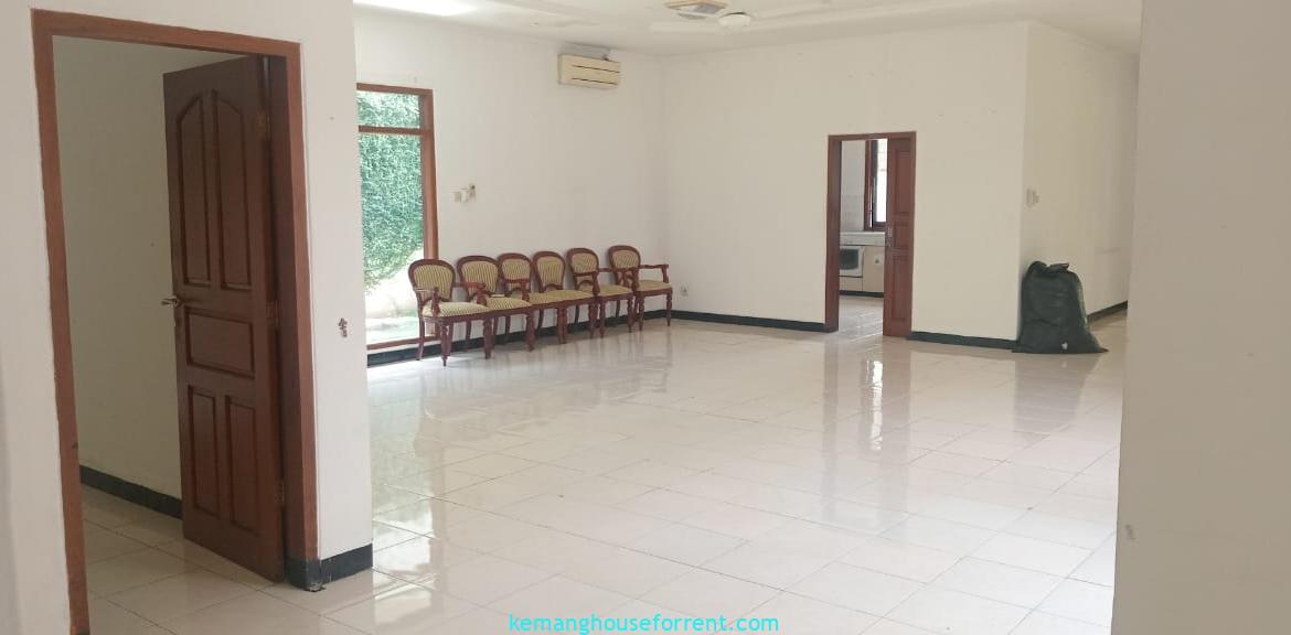 Dijual Rumah Luas di Kemang Area