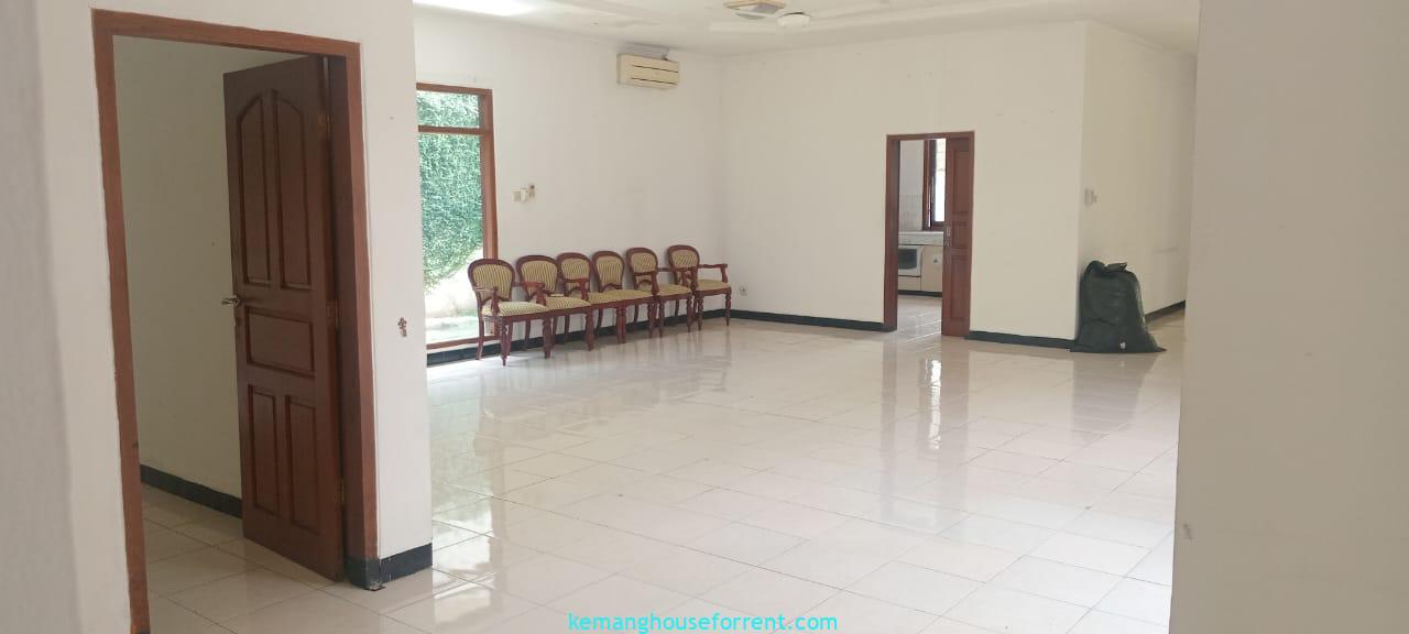 Dijual Rumah Luas di Kemang Area