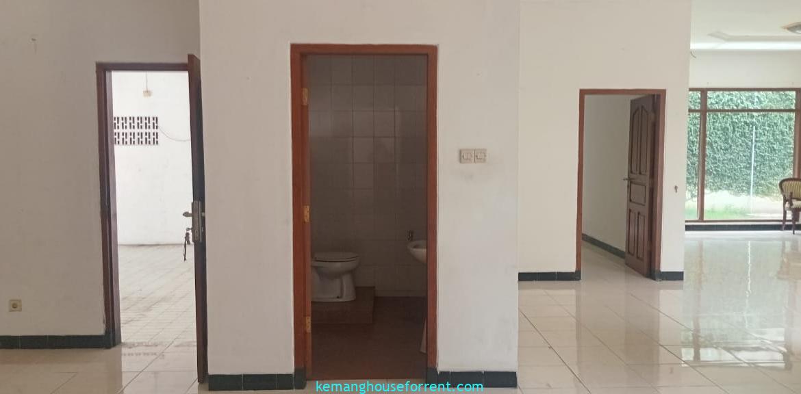 Dijual Rumah Luas di Kemang Area